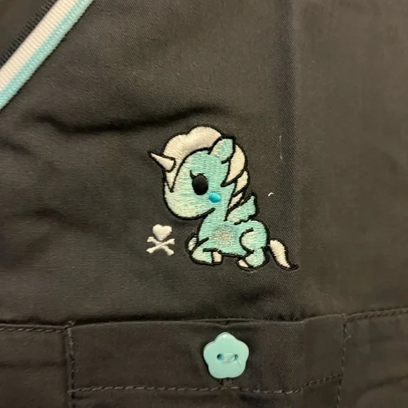 Tokidoki x Koi by Kathy Peterson Grey V-Neck Scrub Top with Unicorno - Picture 4 of 4